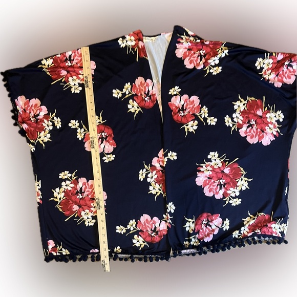 Southern Stitch Floral Kimono w/ Pom Pom Trim size 2X - 3X - Picture 7 of 10